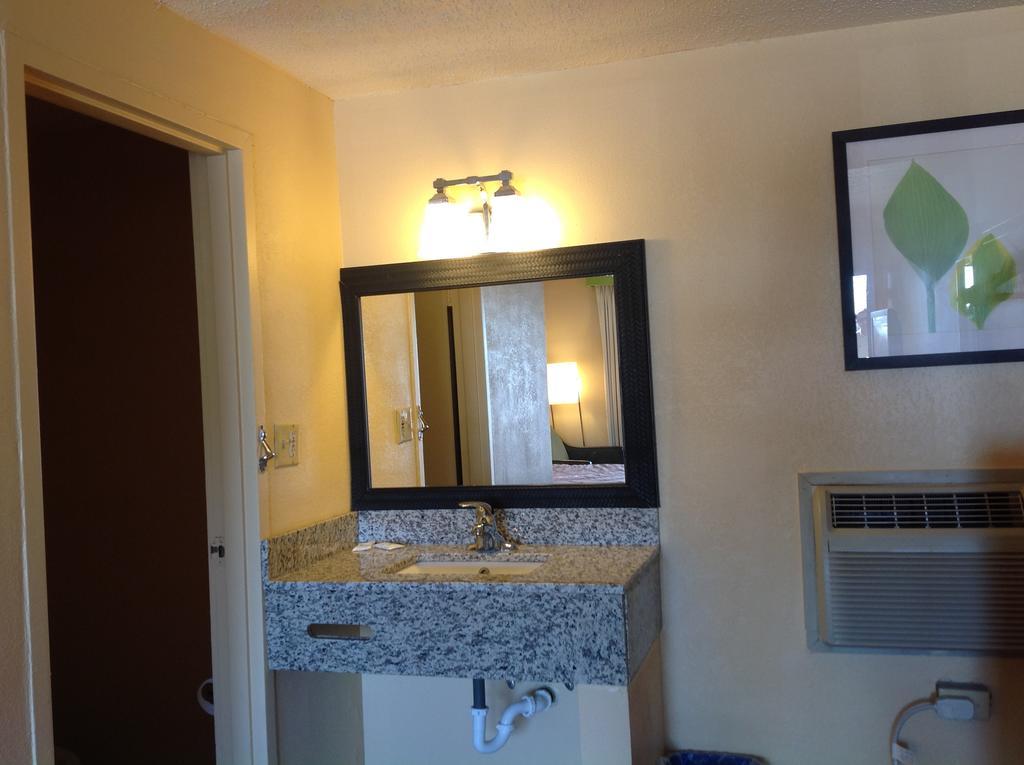 Diamond Inn & Suites Richmond Ngoại thất bức ảnh