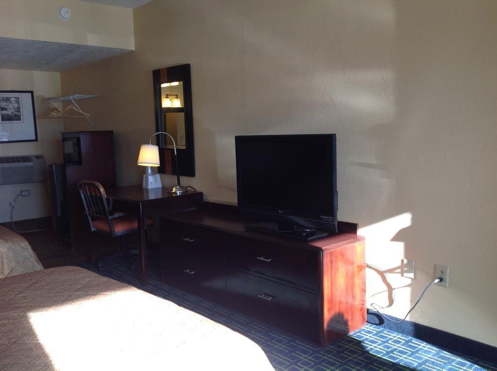 Diamond Inn & Suites Richmond Ngoại thất bức ảnh